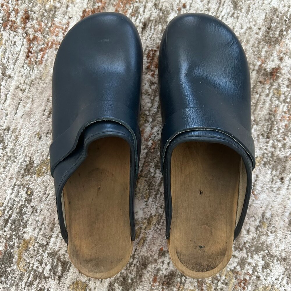 Vintage Navy Blue Clogs (38) - Picture 4 of 8